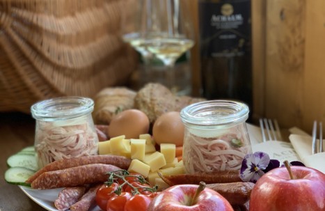 9C5E5253-EBE5-41B6-95BB-B37FA0099AC5_1_105_c