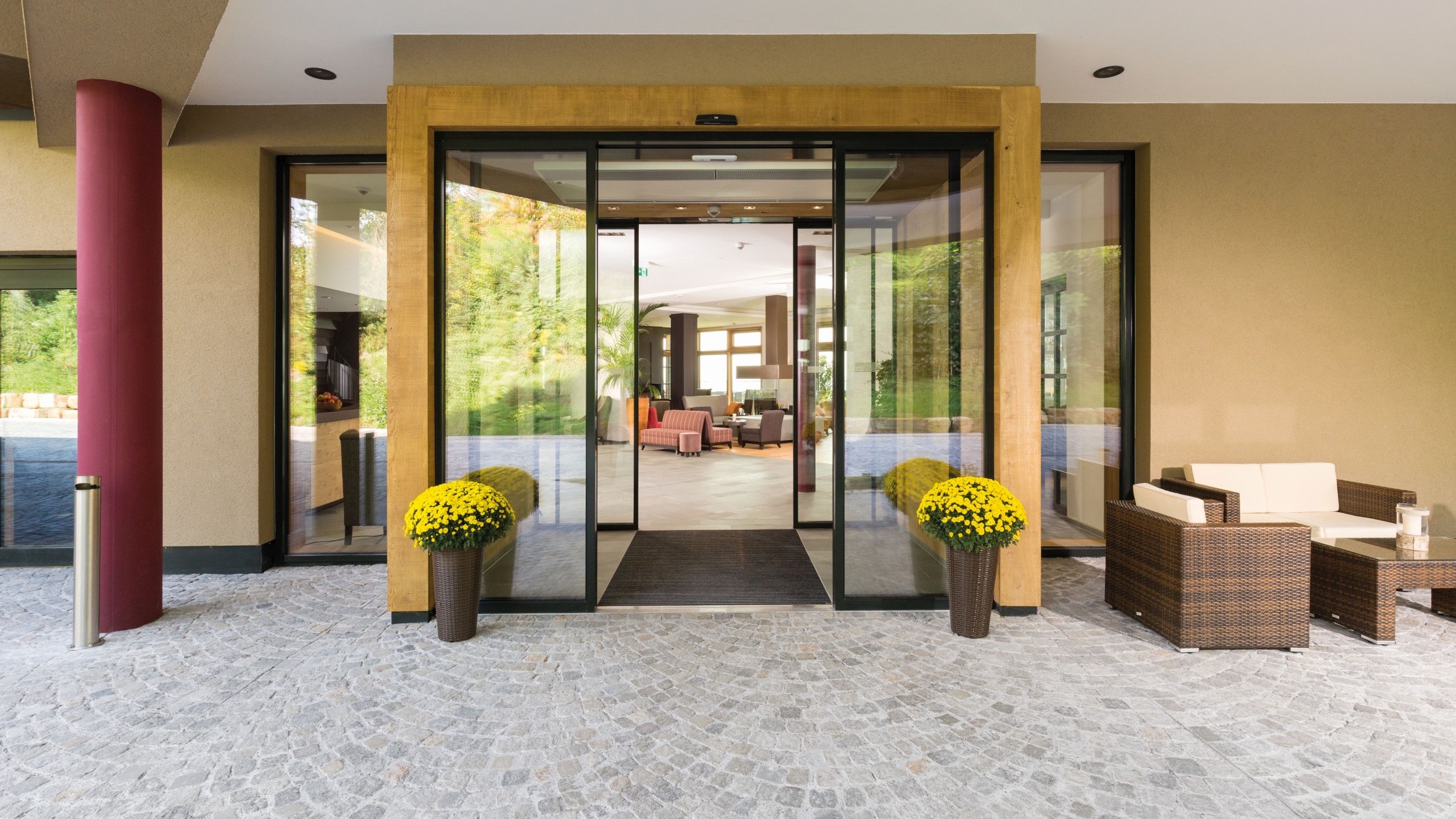 Achalm.Hotel_Hotel_Eingangsbereich_Außenansicht