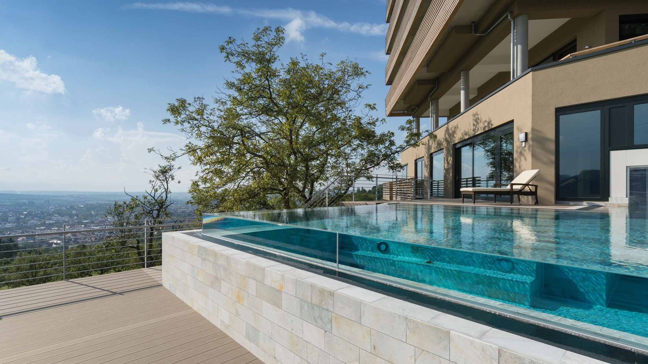 Achalm.Hotel_Wellness_Infinity_Pool_Außenansicht