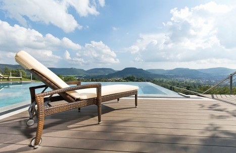 Achalm.Hotel_Wellness_Infinity_Pool_Liege_Außenansicht