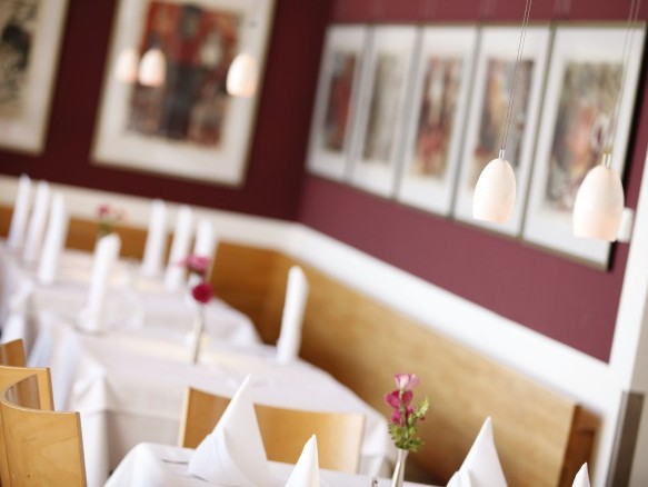 Achalm.Hotel_Achalm.Restaurant_Innenansicht_Gedeckt