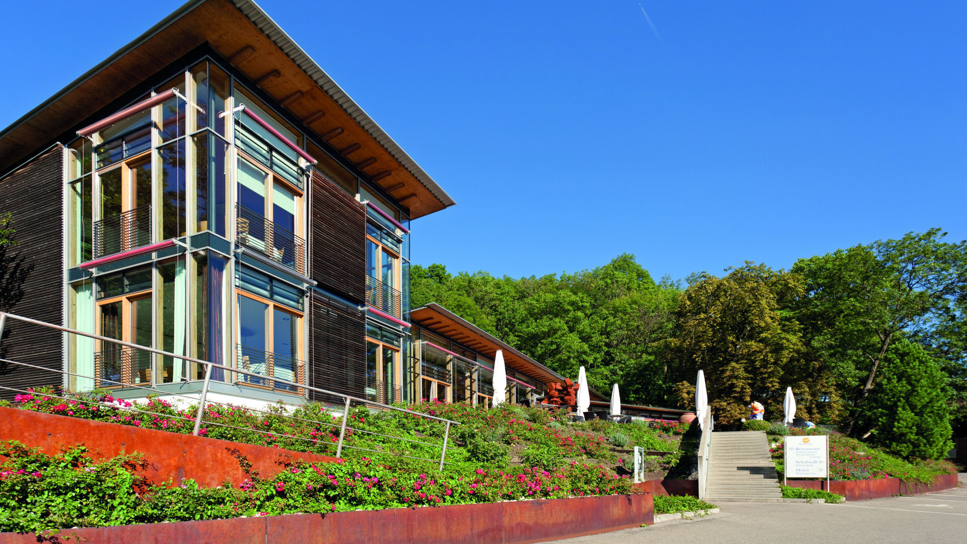 Achalm.Hotel_Restaurant_Aussenansicht_Ferne