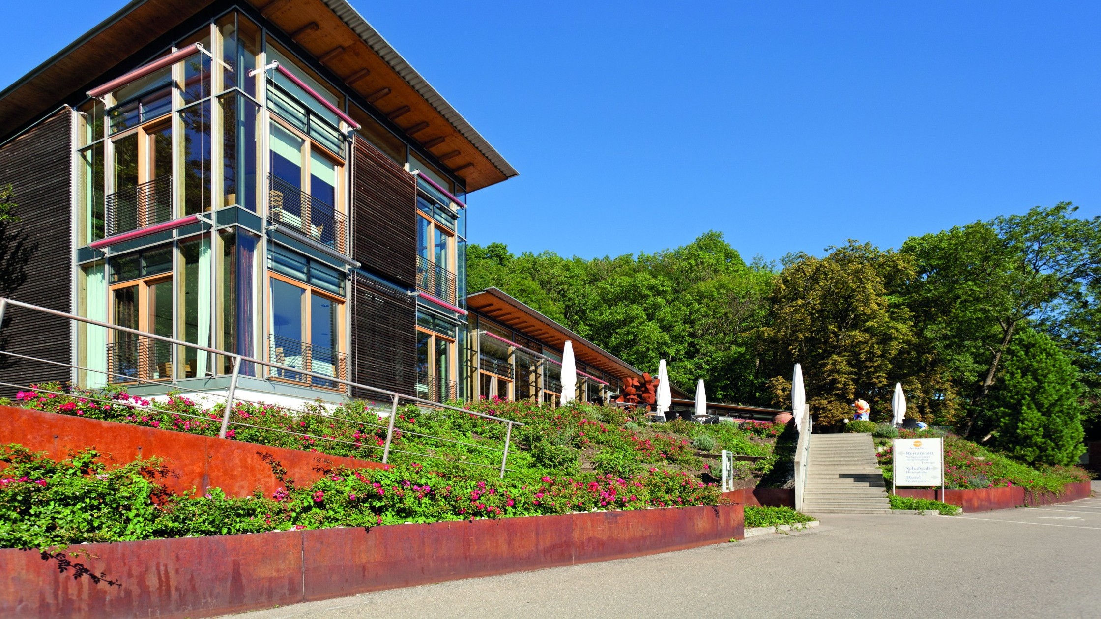 Achalm.Hotel_Restaurant_Aussenansicht_Ferne